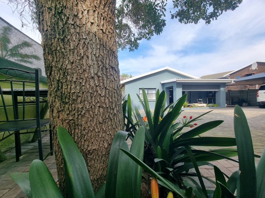 6 Bedroom Property for Sale in Dana Bay Western Cape